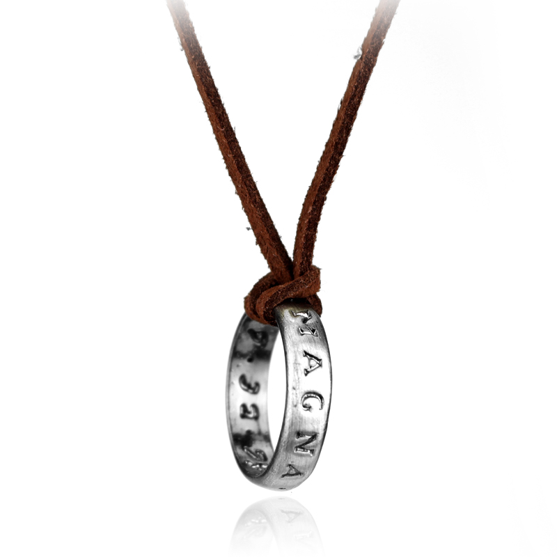 Vintage Necklace - Colar de Couro com Pingente de