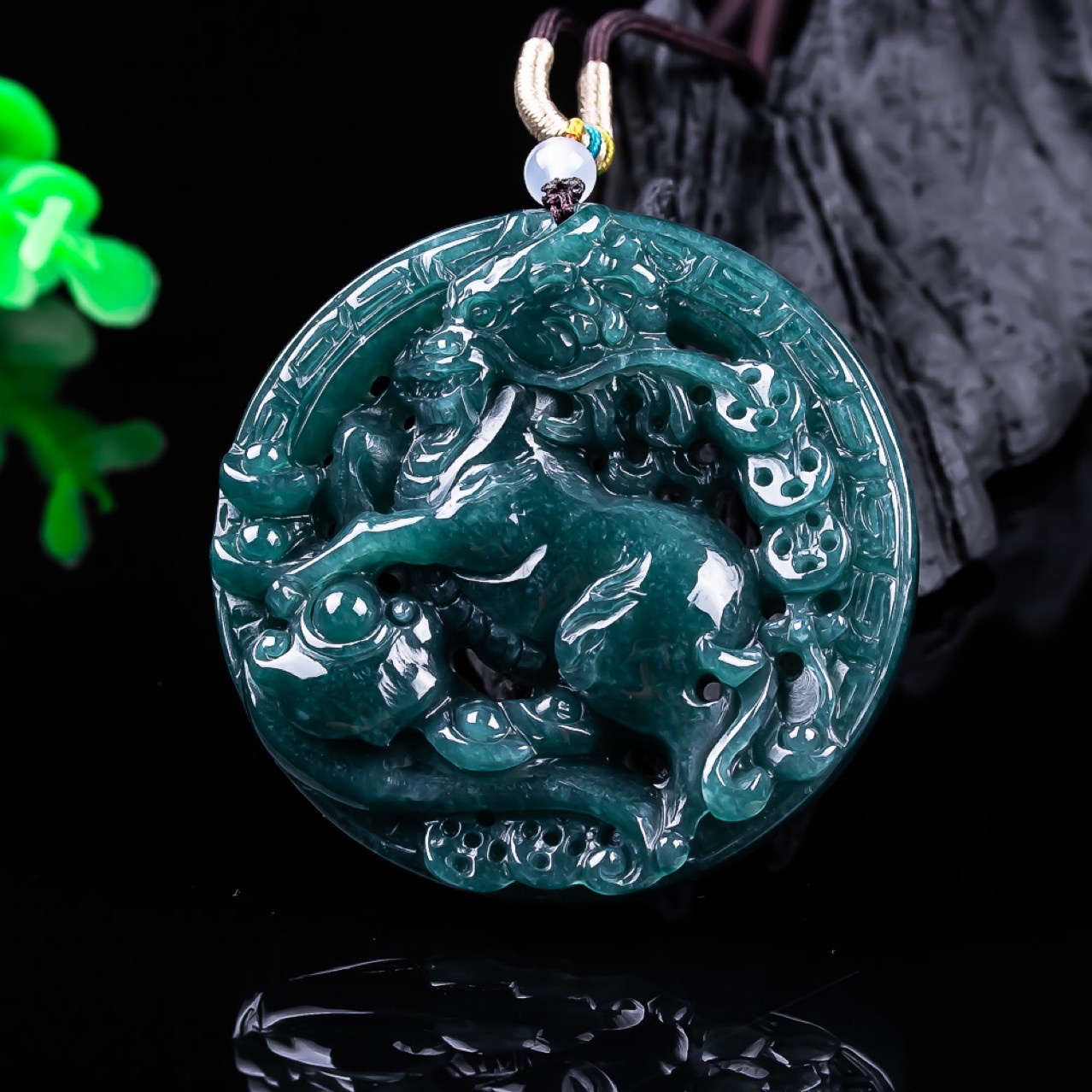 Vintage Necklace - Pingente de Dragão em Jadeite Birmanês,